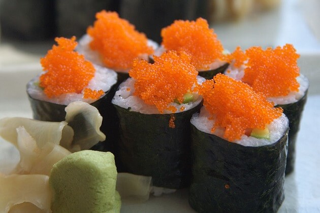 Sushi Trứng Cá Hồi