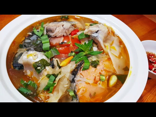 Lườn Cá Hồi Nấu Canh Măng Chua